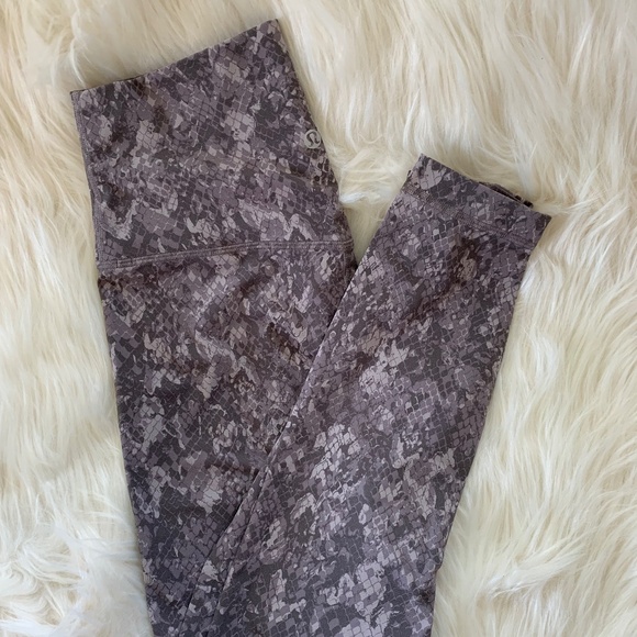 lululemon athletica Pants - Lululemon Align 25” Hideaway Camo Lunar Rock Multi Size 6